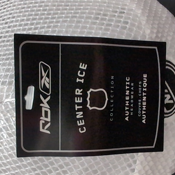 Reebok, NHL Montreal Canadiens Blue Mesh Snapback Sports Hat. - Picture 6 of 11